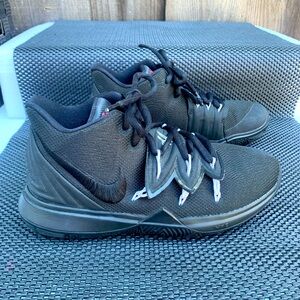 Nike Kyrie 5 Basketball Shoes